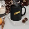 13805224011040933492_2048-1.jpeg Tasse Weihnachten 2025 Metallisch Gold – Pinselstrich XMAS „The Light We Keep“ 330 ml / 440 ml